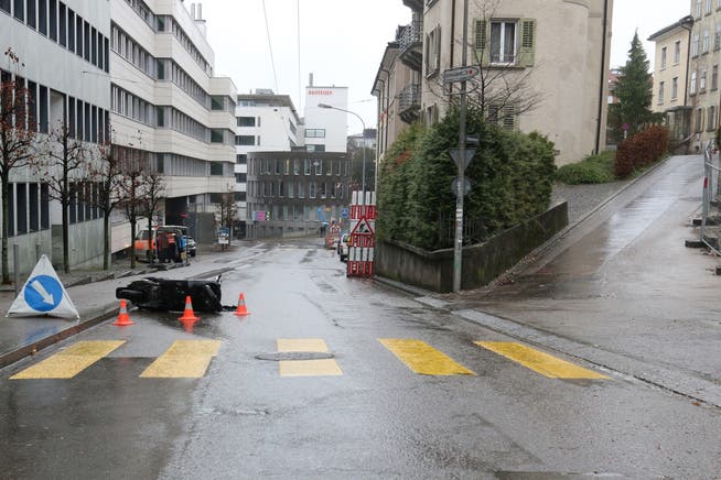 Die Unfallstelle an der Einmündung der Haldenstrasse (rechts) in die Wassergasse. (Bild: Stadtpolizei St.Gallen - 22. Dezember 2018)