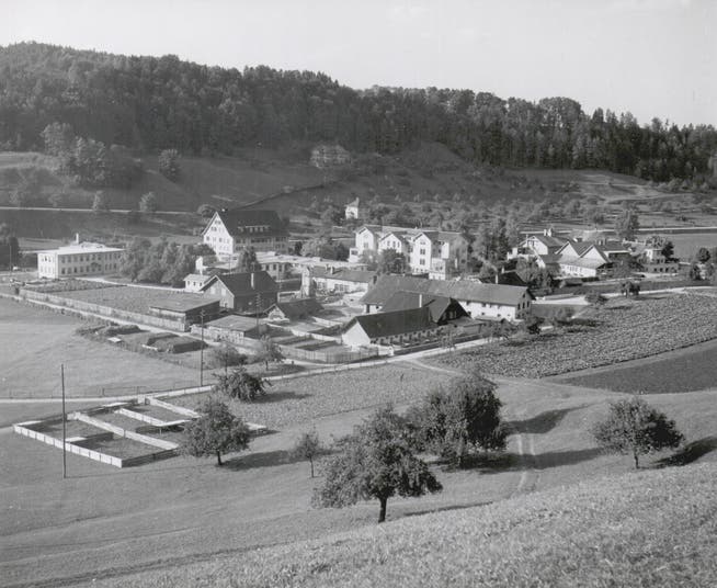 Littenheid im Jahre 1943: Das Areal der psychiatrischen Klinik ist umgeben von Gemüsefeldern und Obstplantagen. (Bild: PD)