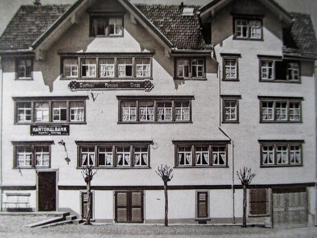 In der «Linde» am Kirchplatz war zugleich die Kantonalbank untergebracht. Das Erledigen von Bankgeschäften konnte folglich gut mit einer Einkehr verbunden werden. Bild: Peter Eggenberger