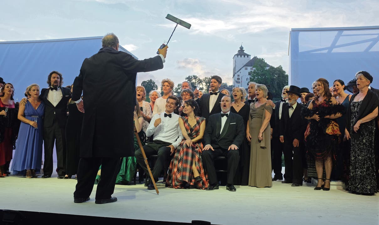 2. August: Die totgeglaubten Werdenberger Schloss-Festspiele feiern mit der Oper «La Traviata» eine grandiose Auferstehung. Die Vorstellungen sind restlos ausverkauft. (Bild: Heini Schwendener)
