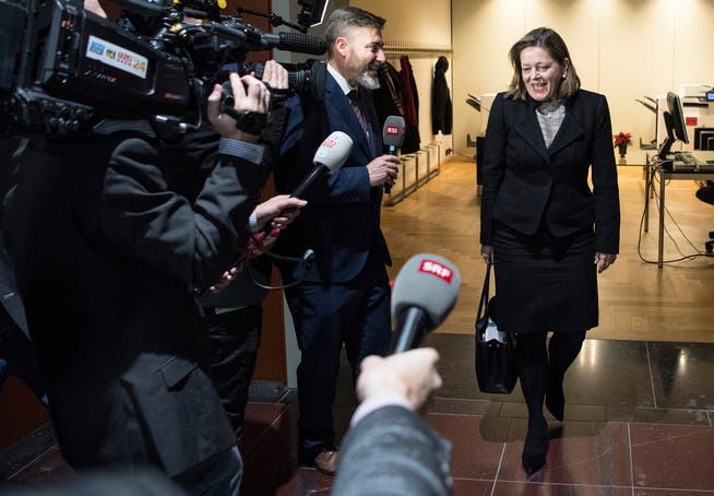 Bundesratskandidatin Heidi Zgraggen ist momentan ein Magnet für die Medien. (Bild: Keystone/Peter Schneider, Bern, 27. November 2018)