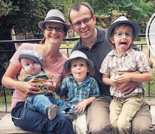 Claudia und Severin Kollros mit ihren Kindern Mattia, Marlon und Elio (von links). (Bilder: PD)