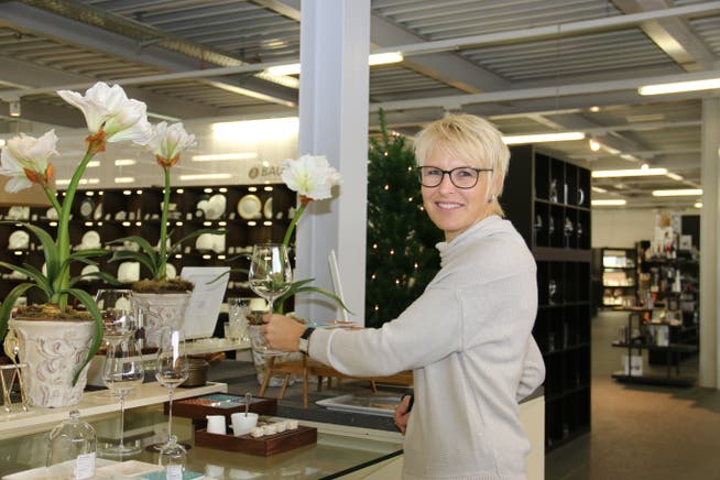 Sandra Roth, Präsidentin BPW Ob-Nidwalden, bei der Arbeit im Showroom. (Bild: Patricia Helfenstein-Burch)