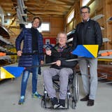 Armin Jossi mit Ruderchefin Gaby Rominger und Präsident Werner Eggli im Clubhaus des Ruderclubs Steckborn. (Bild: Margrith Pfister-Kübler)