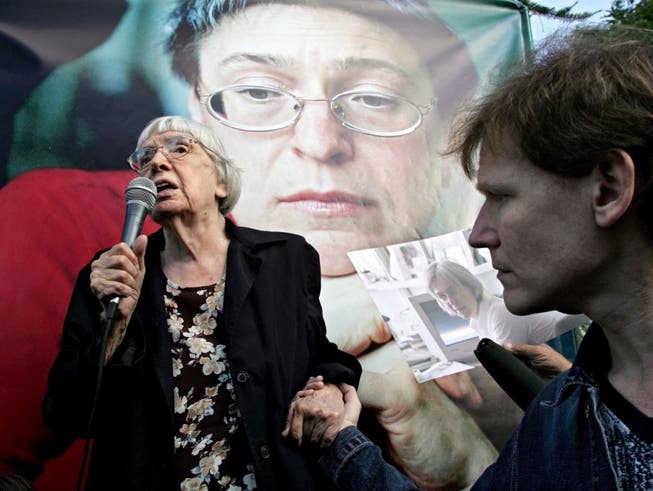 Die russische Menschenrechtlerin und Kremlkritikerin Ljudmila Alexejewa ist tot. Sie starb nach schwerer Krankheit im Alter von 91 Jahren in Moskau. (Bild: KEYSTONE/EPA/SERGEI CHIRIKOV)