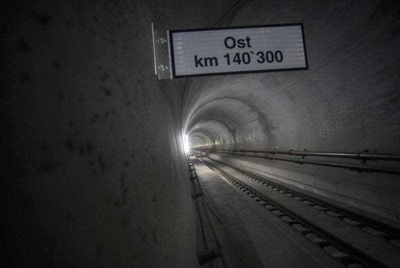 28. Mai 2014: Hier brausen die Züge mit bis zu Tempo 230 durch den Tunnel. (Bild: Keystone)