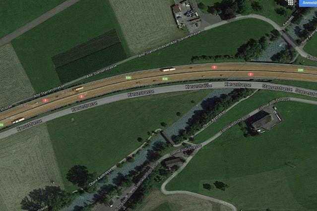 Auf der A2 bei Buochs ereignete sich am Montagmorgen ein Unfall. (Bild: Google Maps (Screenshot))