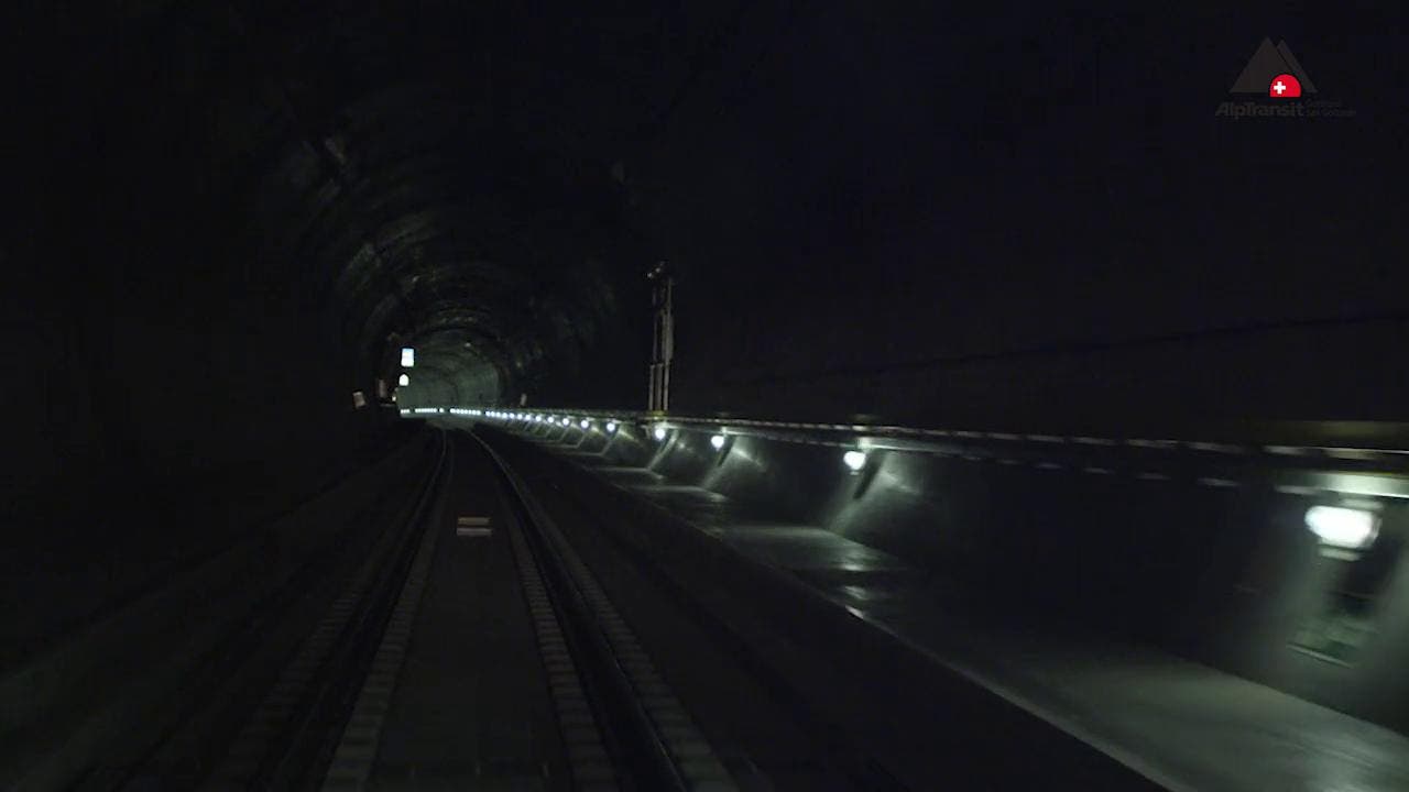 Auch der Tunnel selber macht eine Kurve. (Bild: Alptransit Video)