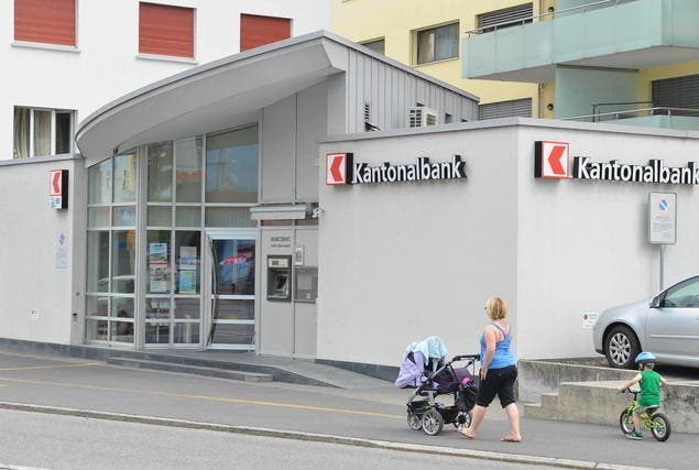 Die Schwyzer Kantonalbank liegt hinter der Graubünder Kantonalbank auf Platz 2 des Rankings. (Archivbild: Luzerner Zeitung)