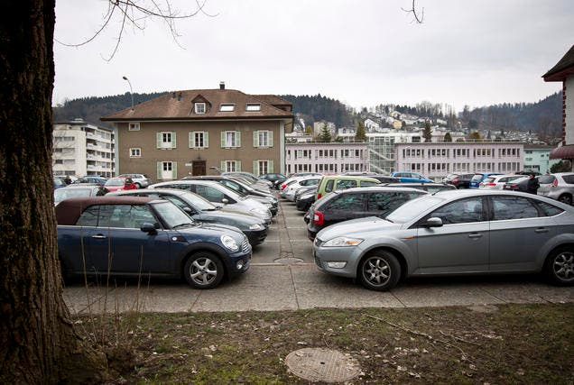 In Ebikon wird 2015 ein Parkplatzreglement eingeführt.