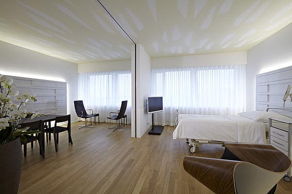 Einzelzimmer in der Privatabteilung «excellende» im Luzerner Kantonsspital. (Bild: PD)