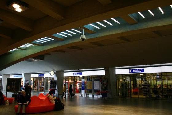 Überwachungskameras am Bahnhof Luzern helfen Randalierer festzunehmen. (Bild René Meier/Zisch)