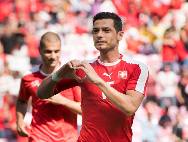 Freude über sein Tor: Blerim Dzemaili brachte die Schweiz 1:0 in Führung (Bild: KEYSTONE/EPA KEYSTONE/JEAN-CHRISTOPHE BOTT)