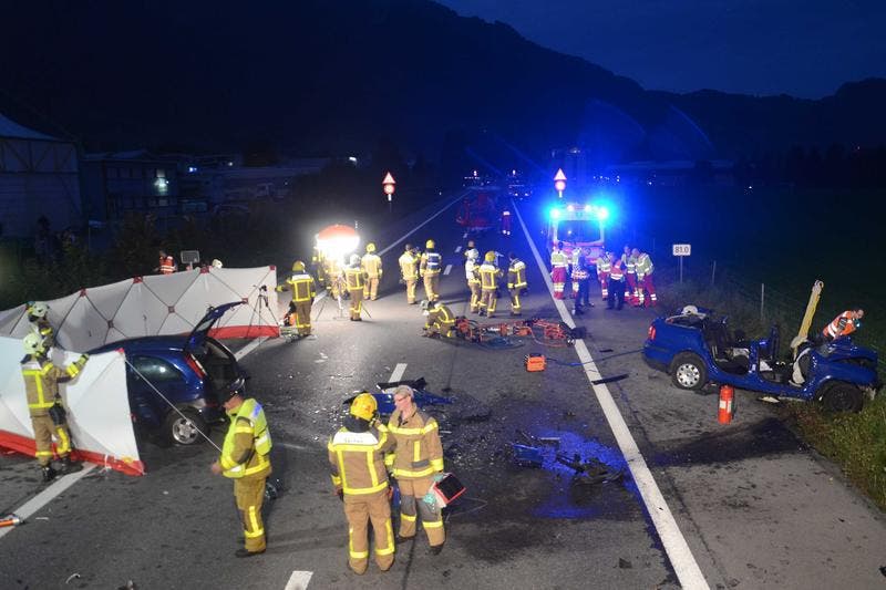 Der korrekt entgegenkommende Autofahrer wurde schwer verletzt. (Bild: Kantonspolizei Obwalden)