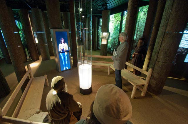 Die virtuellen Museumsführer (im Bild jener im Erdgeschoss der Ausstellung) kommen besonders gut an. (Bild: Andreas Oppliger/Neue SZ)