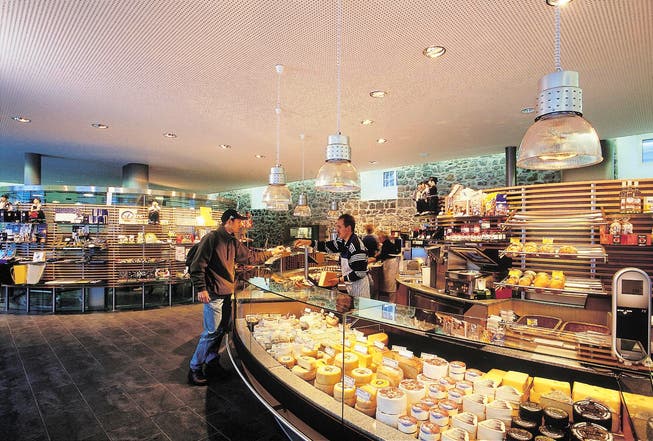 Die Schaukäserei samt Restaurant und Verkaufstheke (Bild) bleibt am heutigen Standort erhalten. (Bild: PD)