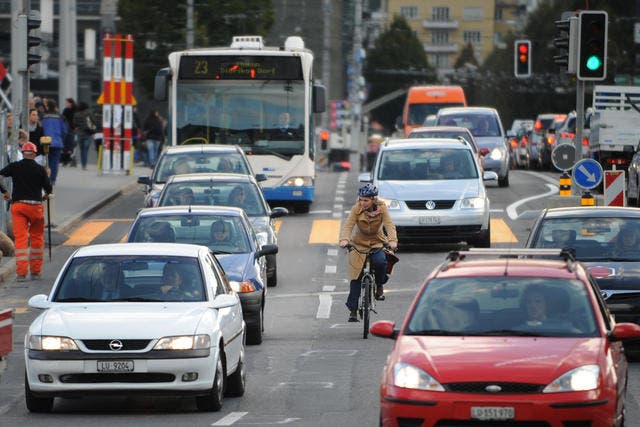 Die Zahl der Autos in der Stadt Luzern soll langfristig nicht mehr weiter zunehmen. (Bild: Archiv Neue LZ)