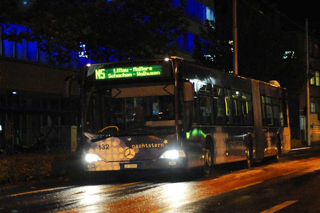 Das Nachtbusangebot ist gerade für kulturell Interessierte ein wichtiges Verkehrsmittel. (Symbolbild Boris Bürgisser / Neue LZ)