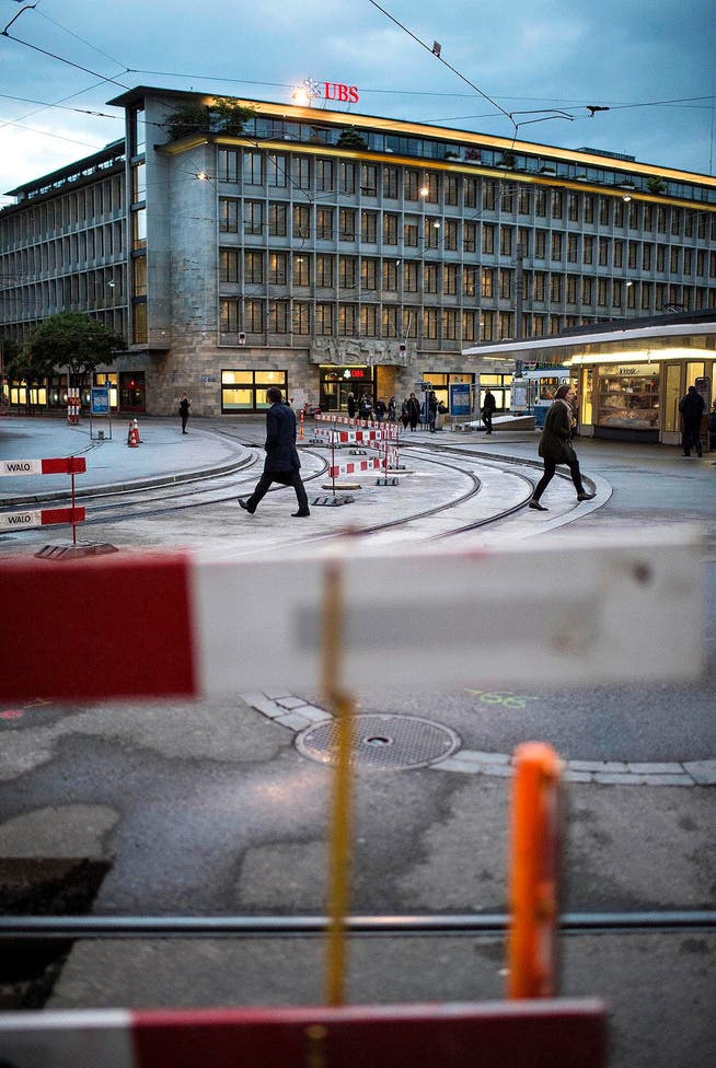 Baustelle am Paradeplatz vor dem Hauptsitz der Schweizer Grossbank UBS in Zürich. (Bild: Keystone/Ennio Leanza)