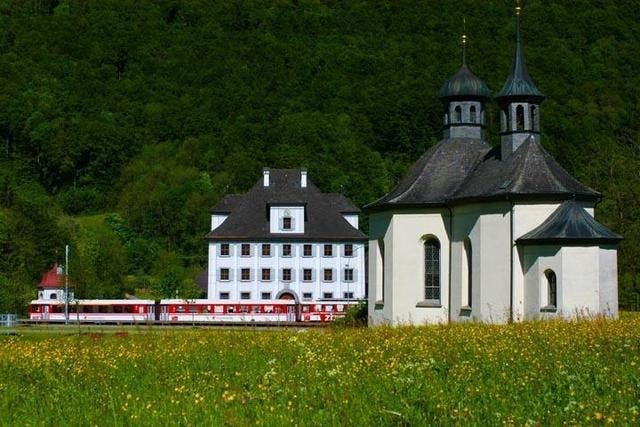 Das Herrenhaus und die Kapelle in Grafenort sind Ausstellungsort der NOW 14. (Bild: PD)
