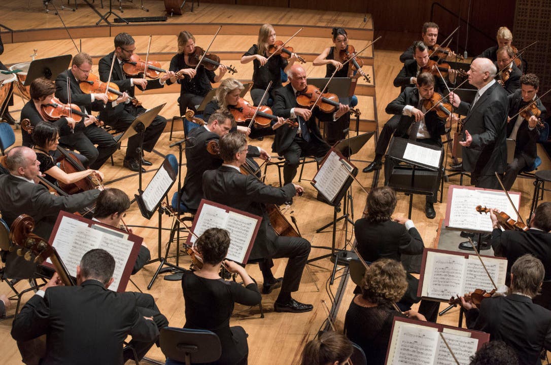 Bernard Haitink dirigiert das Lucerne Festival Orchestra an der Eröffnung des Festivals am Freitag. (Bild: Lucerne Festival / Priska Ketterer)