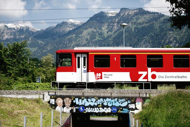 Die Zentralbahn unterwegs in Sarnen. (Bild: Corinne Glanzmann / Neue OZ)