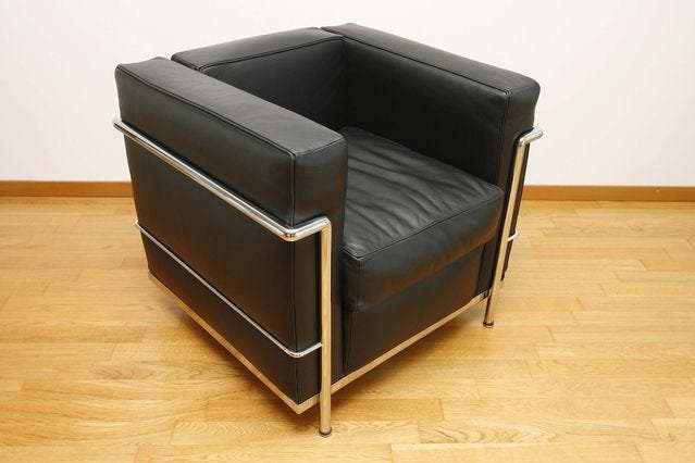 Wer Nachgemachte Corbusier-Sessel verkauft, macht sich strafbar. (Archivbild Stefan Kaiser/Neue ZZ)