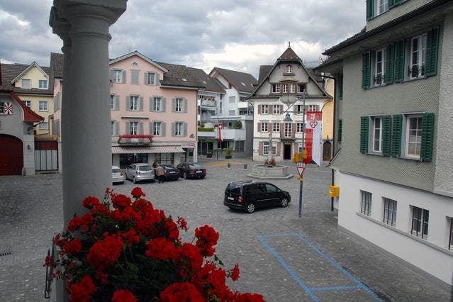 Wird gesperrt: Dorfplatz in Sarnen. (Archivbild Adrian Venetz)