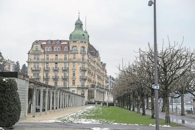Die Umbauarbeiten beim Hotel Palace sollen erst Anfang 2018 beginnen. (Bild: Dominik Wunderli (Luzern, 19. Dezember 2017))