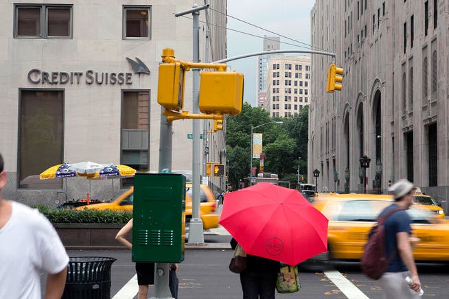 Der Druck auf die Credit Suisse steigt. Im Bild: ein Gebäude der Bank in New York City. (Bild: Keystone/Martin Ruetschi)