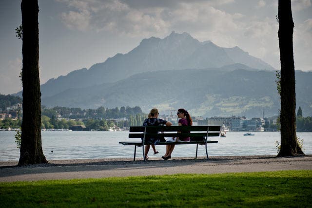 15. Juli 2013: Die Stadt Luzern will aus Spargründen Sitzbänke in Zukunft nicht mehr ersetzen. Diese News sorgten im Juli für grosse Aufregung in der Stadt. (Bild: Pius Amrein / Neue LZ)