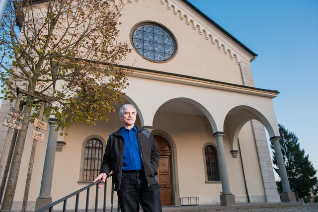 Richard Beck, Kirchenratspräsident von Uffikon-Buchs, vor der St.-Jakobus-Kirche. (Bild: Roger Grütter/Neue LZ)