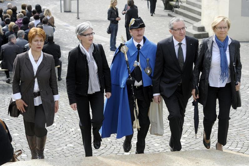 Auch Regierungsvetreter des Kantons Luzern erweisen dem Verstorbenen die letzte Ehre. (Bild: Pius Amrein / Neue LZ)