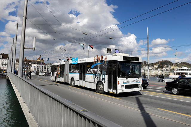 Ab 2013 werden die Trolleybusse der vbl mit Naturstrom unterwegs sein. (Bild: Pius Amrein/Neue LZ)