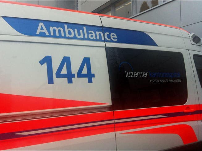 Der verletzte Skateboarder musste mit der Ambulanz ins Spital gefahren werden. (Symbolbild: Ernst Zimmerli)