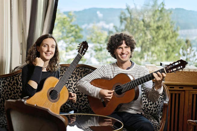 Britta Schmitt und Carles Guisado zelebrieren die spanische Musik. Hier sind sie im Hotel Montana in Luzern zu sehen. (Bild Corinne Glanzmann)