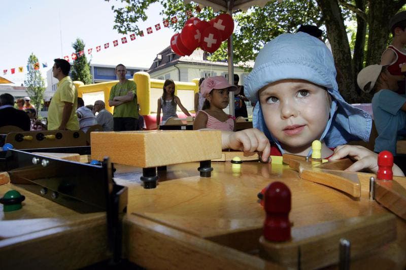 1. August-Feier auf dem Gemeindeplatz in Baar. Im Bild Bianca Baumann beim Spielen. (Bild: Werner Schelbert / Neue ZZ)