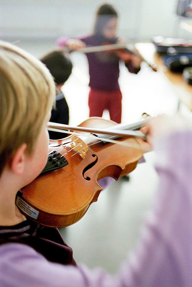 Die Rontaler Musikschulen sollen fusionieren. Bild: Gaetan Bally/Keystone