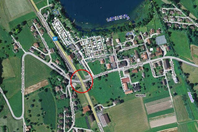 Der Unfall ereignete sich auf der Hauptkreuzung in Mosen. (Bild: map.search.ch)