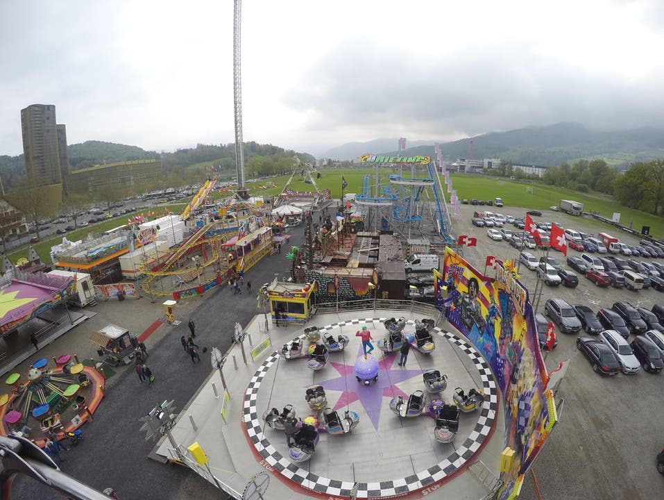 Ein Blick auf den Lunapark - aufgenommen vom Riesenrad. (Bild: Claude Hagen / Luzernerzeitung.ch)