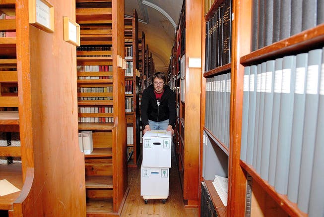 2008 musste die Kapuzinerbibliothek des Klosters Stans geräumt werden. (Archivbild Neue NZ)