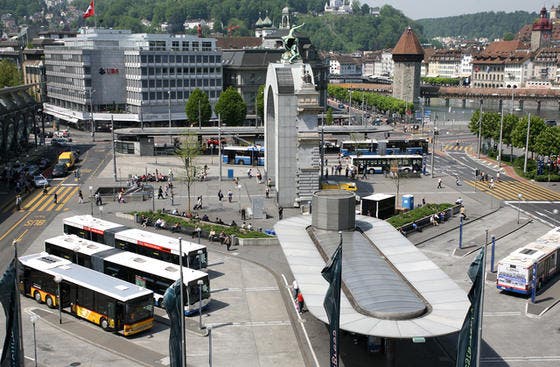 Der Torbogen auf dem Luzerner Bahnhofplatz. (Bild Chris Iseli/Neue LZ)