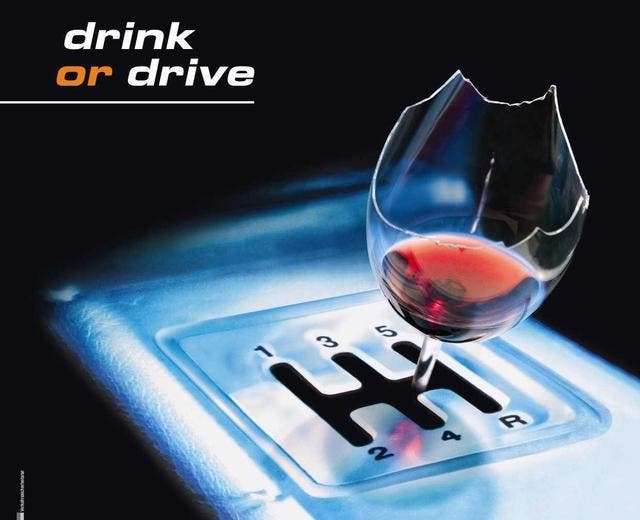 Zuviel Alkohol trinken und Autofahren verträgt sich nicht. (Symbolbild PD)