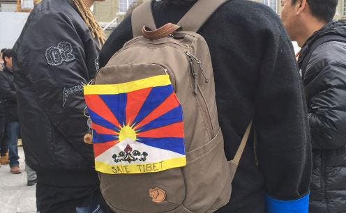 Tibeter auf dem Bundesplatz in Bern. (Bild: Screenshot Video SDA)