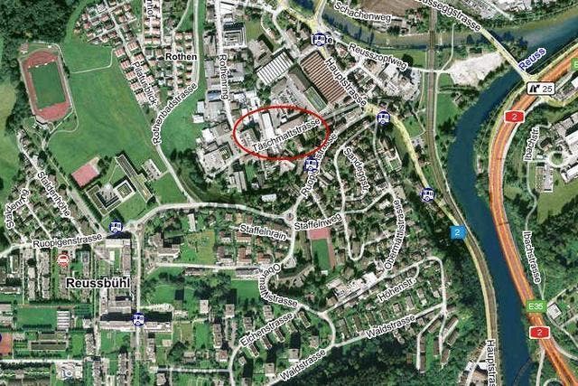 Die Täschmattstrasse (rot eingekreist) in Reussbühl. (Bild: map.search.ch)