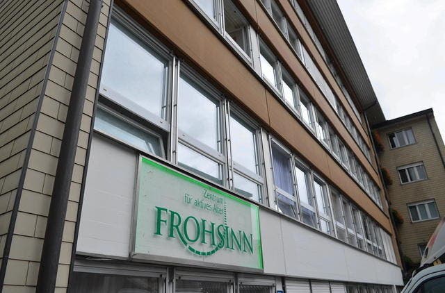 Gebäude des Alterszentrums Frohsinn in Oberarth. (Bild: Bert Schnüriger / Neue SZ)