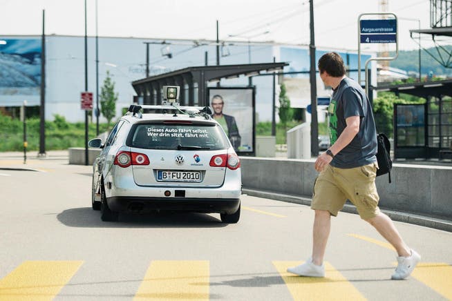 Derzeit nur zu Testzwecken unterwegs: selbstfahrende Autos. (Bild: Ennio Leanza/Keystone (Zürich, 12. Mai 2015))