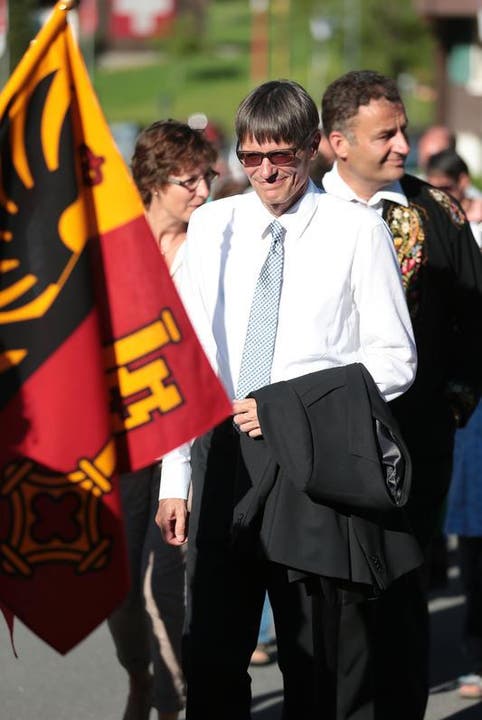 Karl Vogler, Obwaldner Nationalrat beim Festzug zum Festareal. (Bild: Roger Zbinden / Neue NZ)