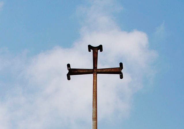 Das Kreuz auf dem Kirchturm der Maihof-Kirche in der Stadt Luzern. (Bild Adrian Baer/Neue LZ)