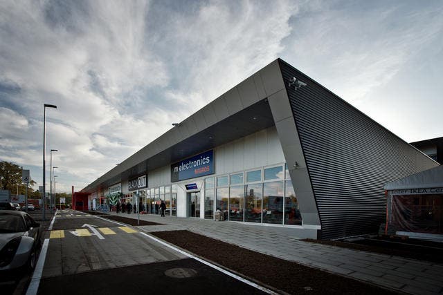 Das Walige Shopping Center ist nur eines von zahlreichen Unternehmen, welches sich in Rothenburg entlang der Autobahn A2 angesiedelt hat. (Bild: Pius Amrein / Neue LZ)